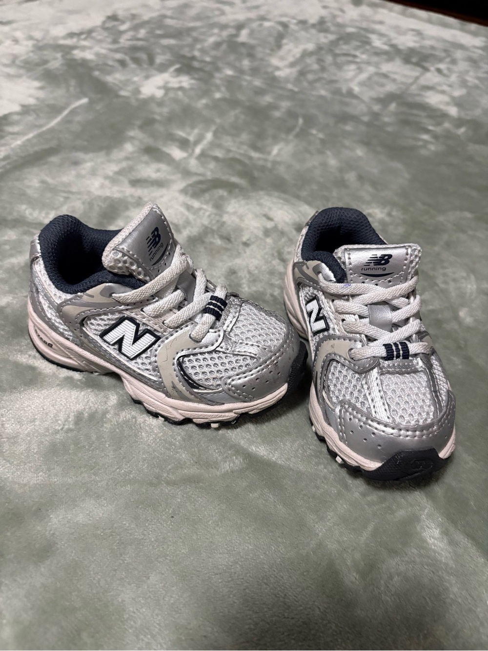 New Balance Silver and Navy Mesh Kids Sneakers